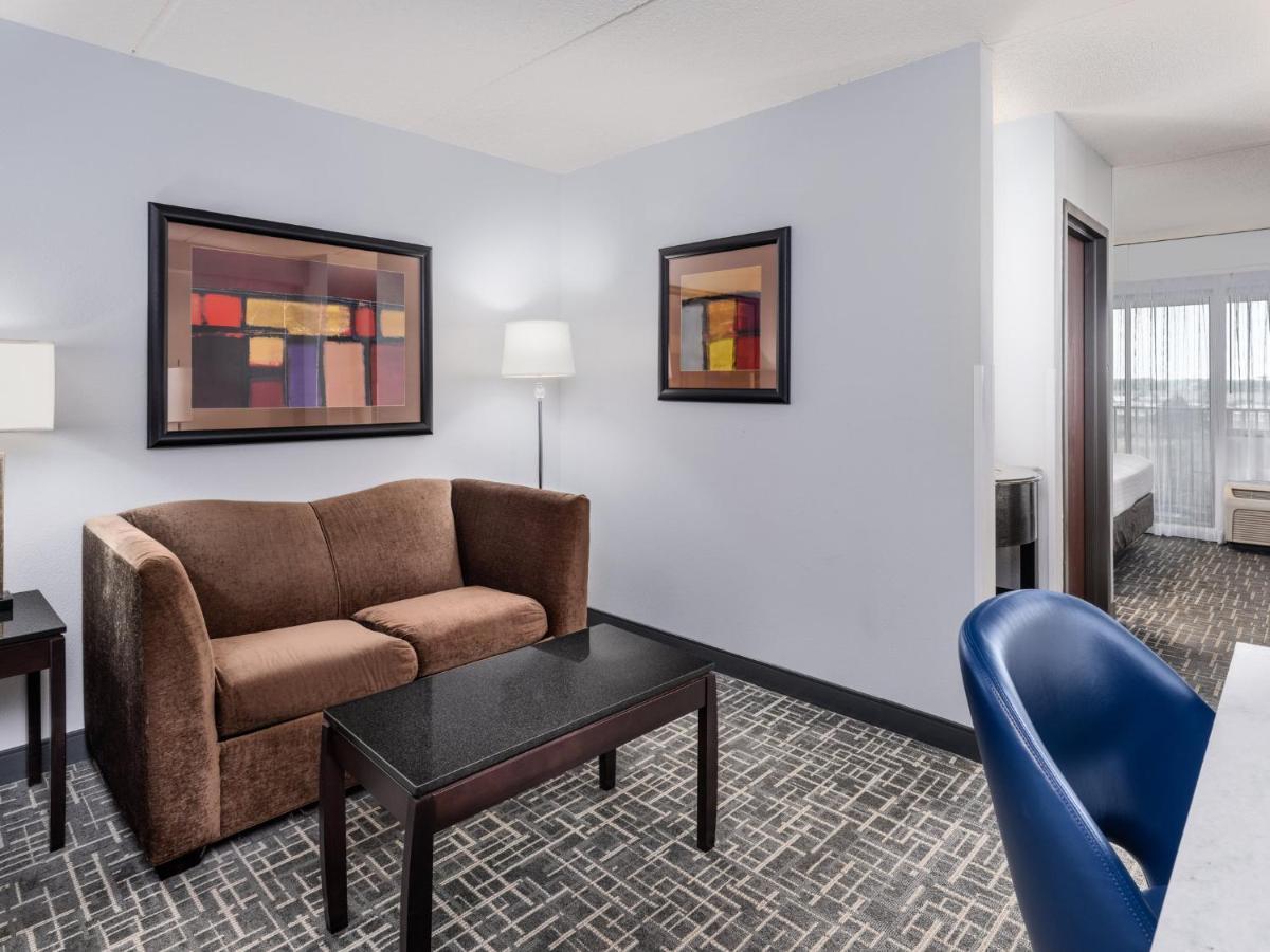 Готель Crowne Plaza Milwaukee South By Ihg Екстер'єр фото