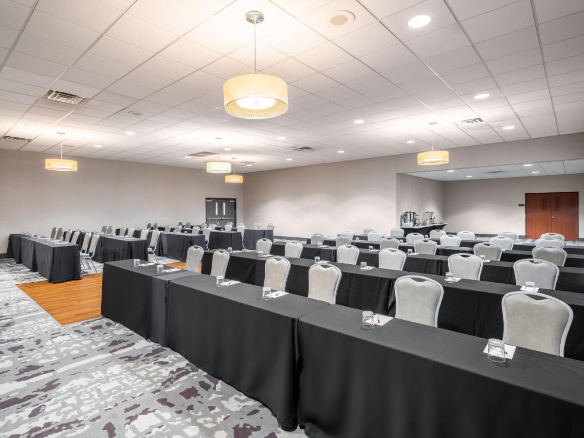 Готель Crowne Plaza Milwaukee South By Ihg Екстер'єр фото